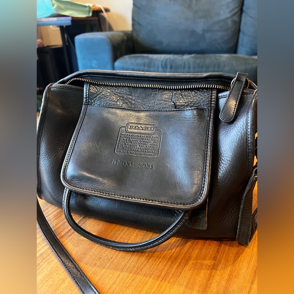 VINTAGE CÓRNER: COACH DESIGNER BONNIE CASHIN Black Leather Handbag with Strap - Picture 5 of 12